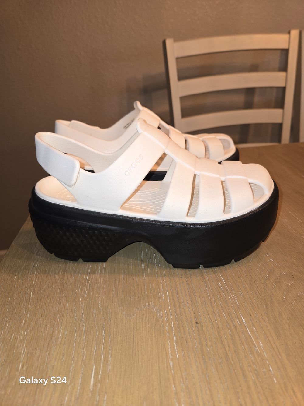 Crocs Women's White Platform Fisherman Sandals Stomp Sz 7